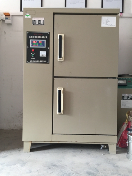 水泥砼恒温恒湿标准养护箱1